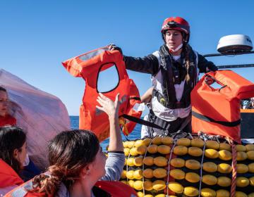 The search and rescue team distributes life jackets during a training in order to be ready for rescues. (Geo Barents, November 2021, @Virginie Nguyen Hoang)