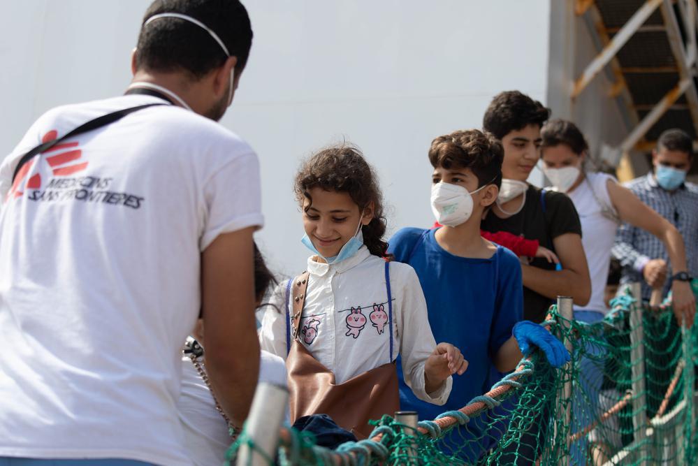 After 18 requests sent to responsible authorities of Italy and Malta, seven days of standoff and one additional day of navigation to reach the assigned place of safety, 267 children, women and men are finally disembarking in Taranto, Sicily. (Geo Barents, September 2022, @Michela Rizzotti)