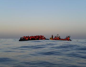 The MSF team rescues 74 people from an overcrowded rubber boat in distress located in international waters off the Libyan coast. (Geo Barents, December 2022, @Candida Lobes)